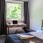 Have-a-nice-stay - Nahe Der U-bahn Nach Hamburg - 1 Minute Entfernt - Baecker & Restaurants 500m - Lidl 800m - Zentrum 1,5km