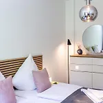 Have-a-nice-stay - Nahe Der U-bahn Nach Hamburg - 1 Minute Entfernt - Baecker & Restaurants 500m - Lidl 800m - Zentrum 1,5km