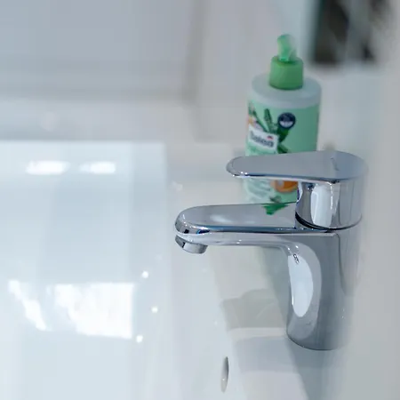 Have-a-nice-stay - Nahe Der U-bahn Nach Hamburg - 1 Minute Entfernt - Baecker & Restaurants 500m - Lidl 800m - Zentrum 1,5km