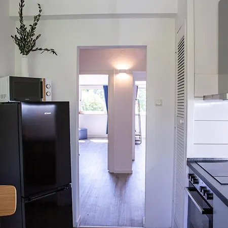 Have-a-nice-stay - Nahe Der U-bahn Nach Hamburg - 1 Minute Entfernt - Baecker & Restaurants 500m - Lidl 800m - Zentrum 1,5km *