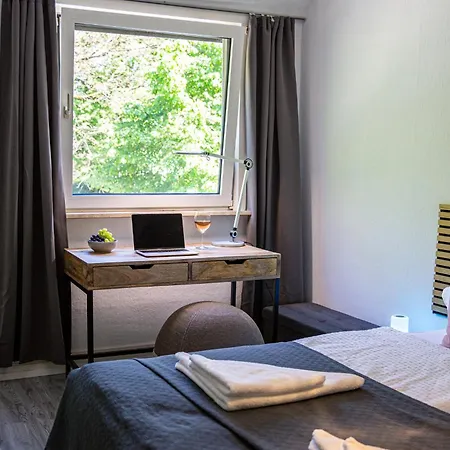 Have-a-nice-stay - Nahe Der U-bahn Nach Hamburg - 1 Minute Entfernt - Baecker & Restaurants 500m - Lidl 800m - Zentrum 1,5km