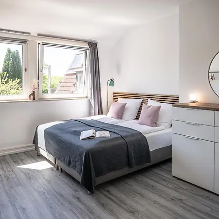 Apartment Have-a-nice-stay - Nahe Der U-bahn Nach Hamburg - 1 Minute Entfernt - Baecker & Restaurants 500m - Lidl 800m - Zentrum 1,5km Ahrensburg