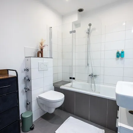 Apartment Have-a-nice-stay - Nahe Der U-bahn Nach Hamburg - 1 Minute Entfernt - Baecker & Restaurants 500m - Lidl 800m - Zentrum 1,5km Ahrensburg